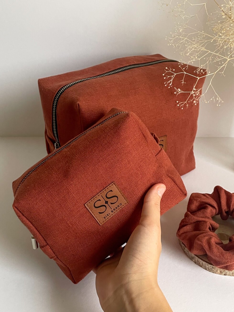 Ruda lininė rankų darbo kosmetinė su užtrauktuku