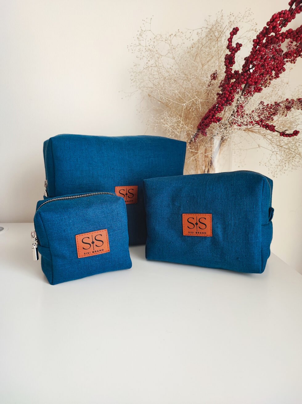 Mėlyna lininė rankų darbo kosmetinė su užtrauktuku