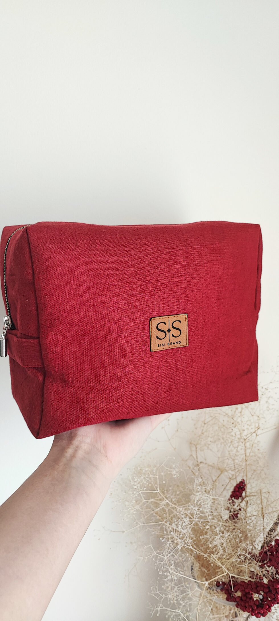 Raudona lininė rankų darbo kosmetinė su užtrauktuku