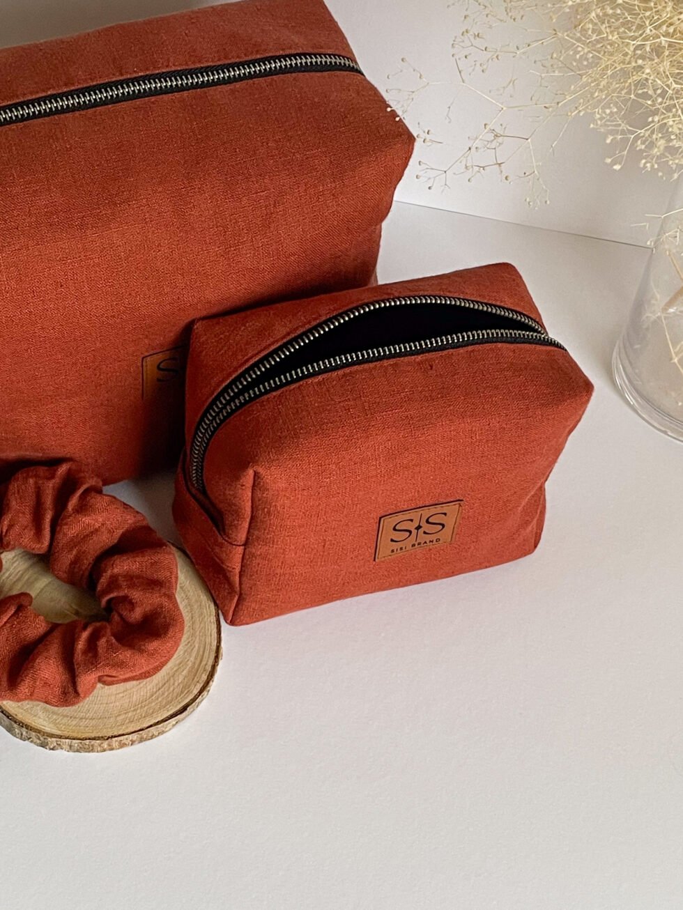 Ruda lininė rankų darbo kosmetinė su užtrauktuku