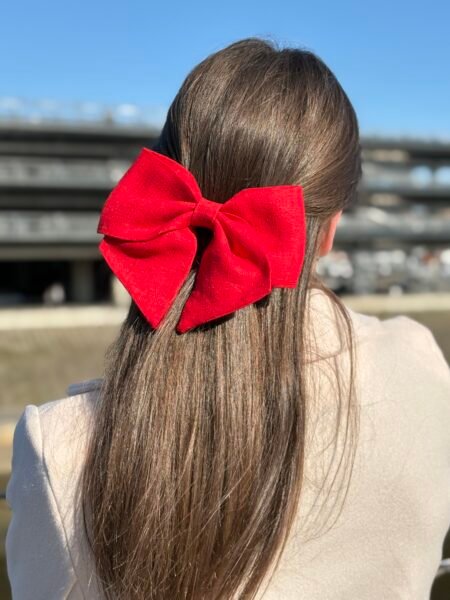 Raudonas lininis kaspino formos plaukų segtukas