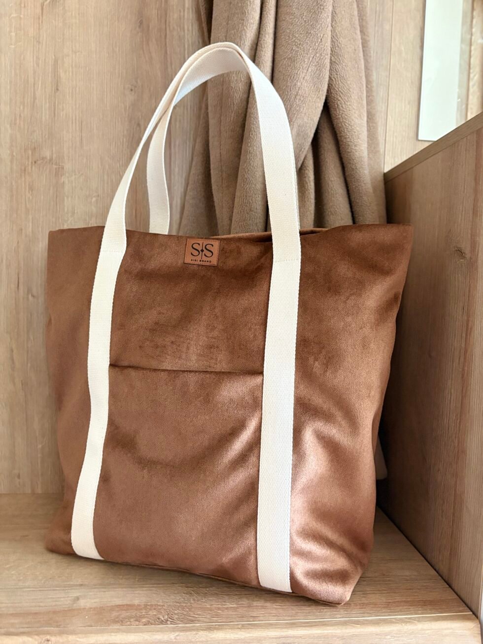 Ruda gobeleno rankinė ant peties